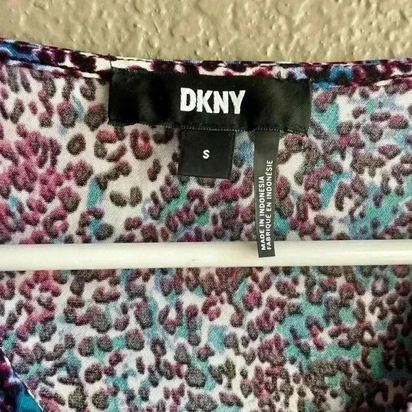 DKNY Blouse Womens Small Blue Purple Flutter Sleeve Pullover Stretch - Picture 5 of 7